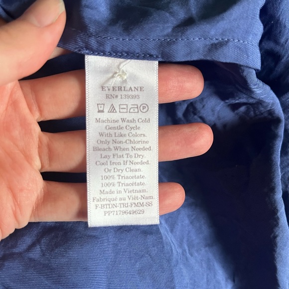 Everlane blue button up - Picture 3 of 4